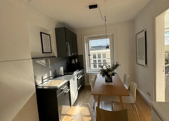 Jungfernstieg Family & Business 2-bedroom Apartament *